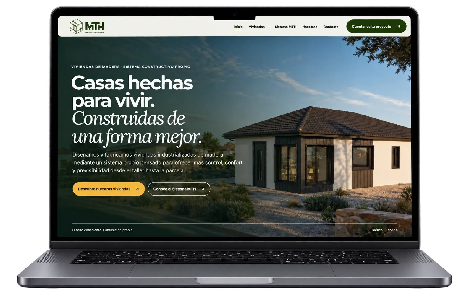 Web de MTH Construcciones con identidad corporativa y presentación de viviendas de madera